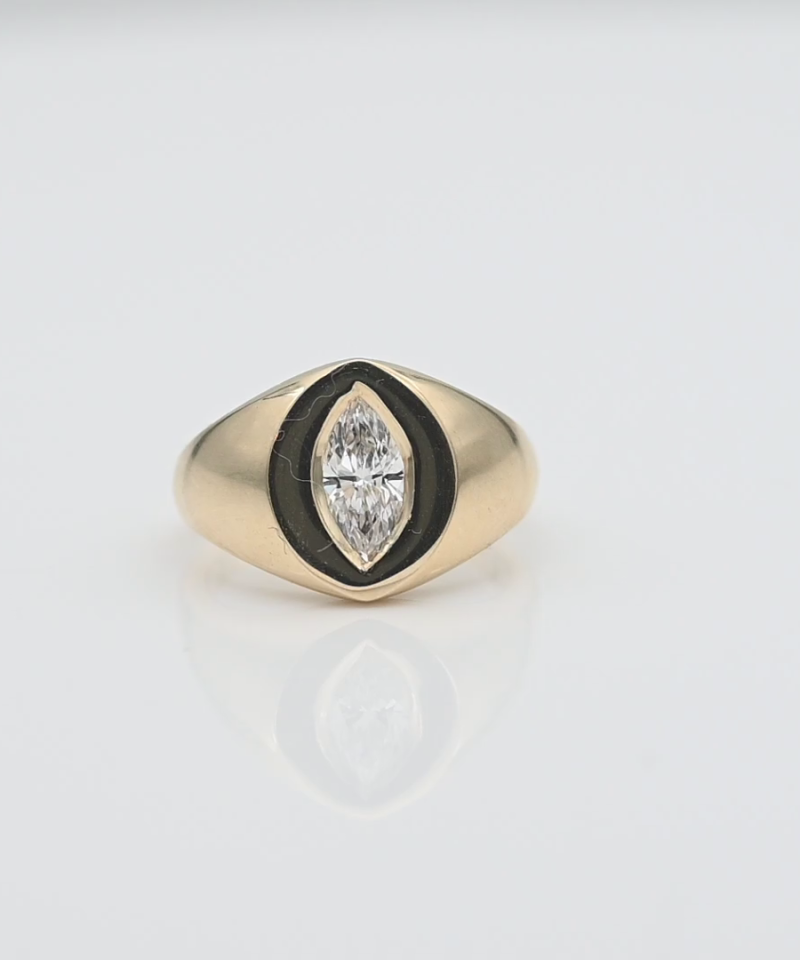 טבעת חותם משובצת יהלום בחיתוך מרקיזה - מק"ט 15844, זהב 14K