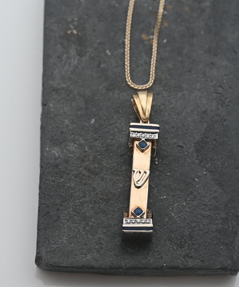 תליון וינטאג מזוזה משובצת יהלומים עם עבודת אמייל כחול, ללא שרשרת - מק"ט 15858, זהב 14K