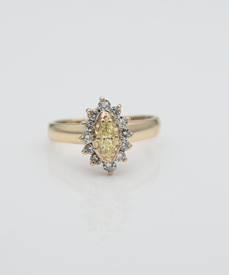 טבעת וינטג' בצורת מרקיזה משובצת אבן צהובה ויהלומים, יהלום מרכזי  כ0.3 FIY SI1 - מק"ט 15885, זהב 14K