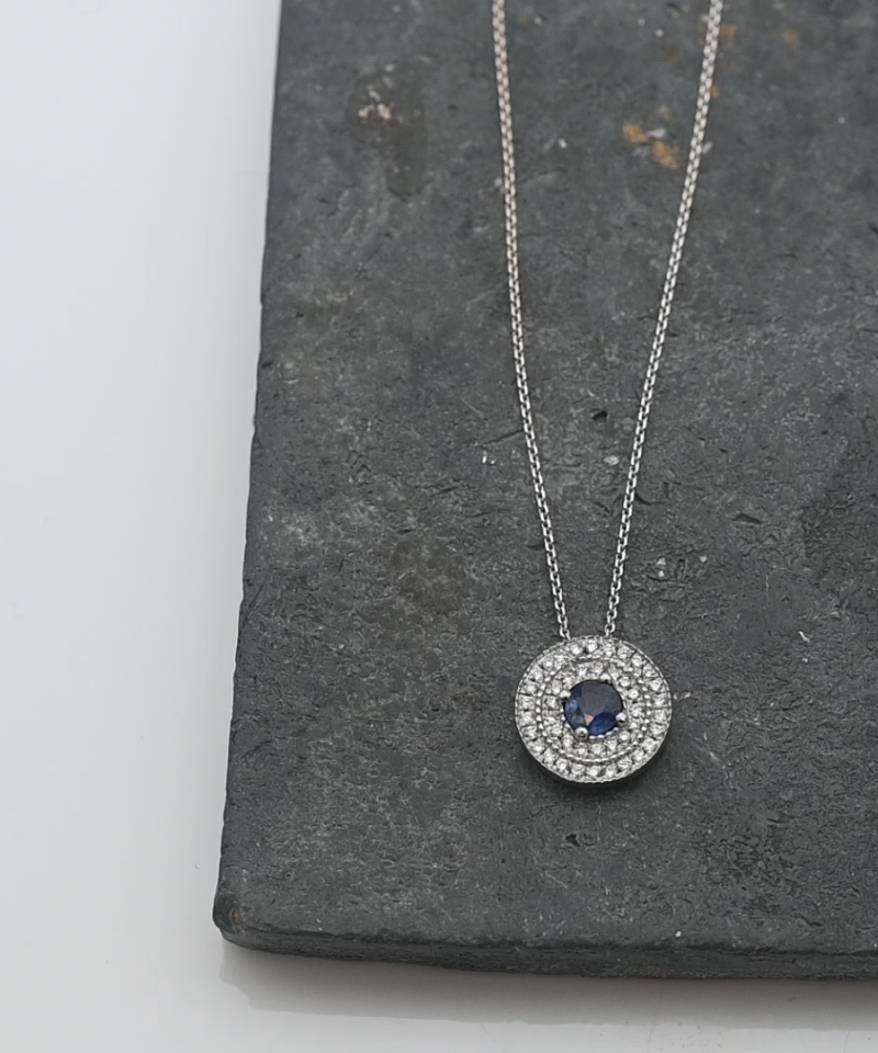 תליון איטלקי בקוטר 1 ס"מ משובץ ספיר ויהלומים, כולל שרשרת - מק"ט 15896, זהב 14K