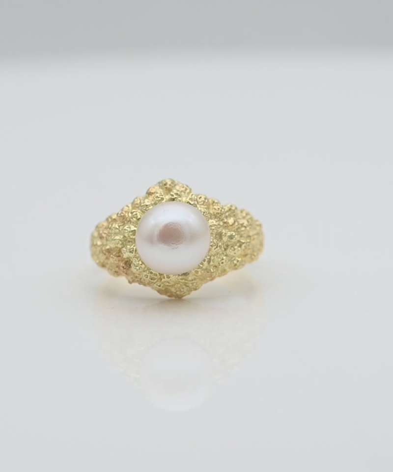 טבעת וינטאג משובצת פנינה, זהב 18K - מק"ט 31699