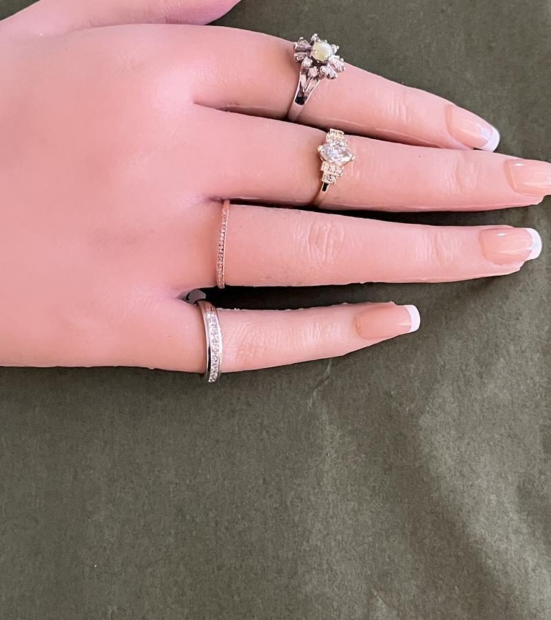 טבעת משובצת יהלומים, יהלום מרכזי בחיתוך מרקיזה במשקל 0.74 קארט H I1 - מק"ט 15851, זהב 14K