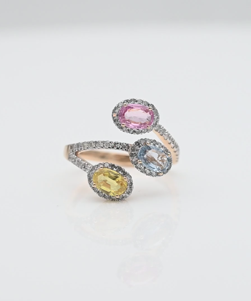 טבעת צבעונית משובצת אבני ספיר צהובה, כחכחלה, וורודה - מק"ט 61358, זהב 14K