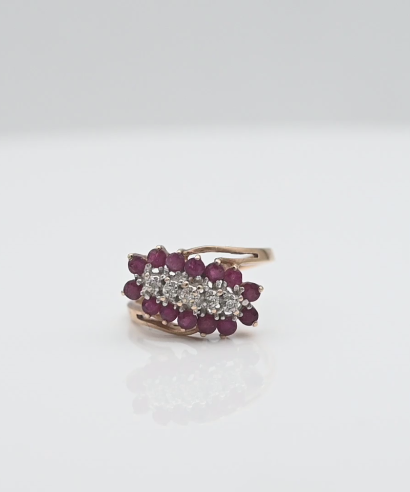 טבעת וינטג' משובצת אבני רובי ויהלומים - מק"ט 61365, זהב 10K