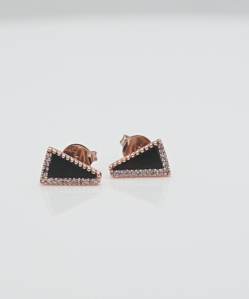 עגילים צמודים משלושים משובצים אוניקס ויהלומים - מק"ט 61398, זהב 14K