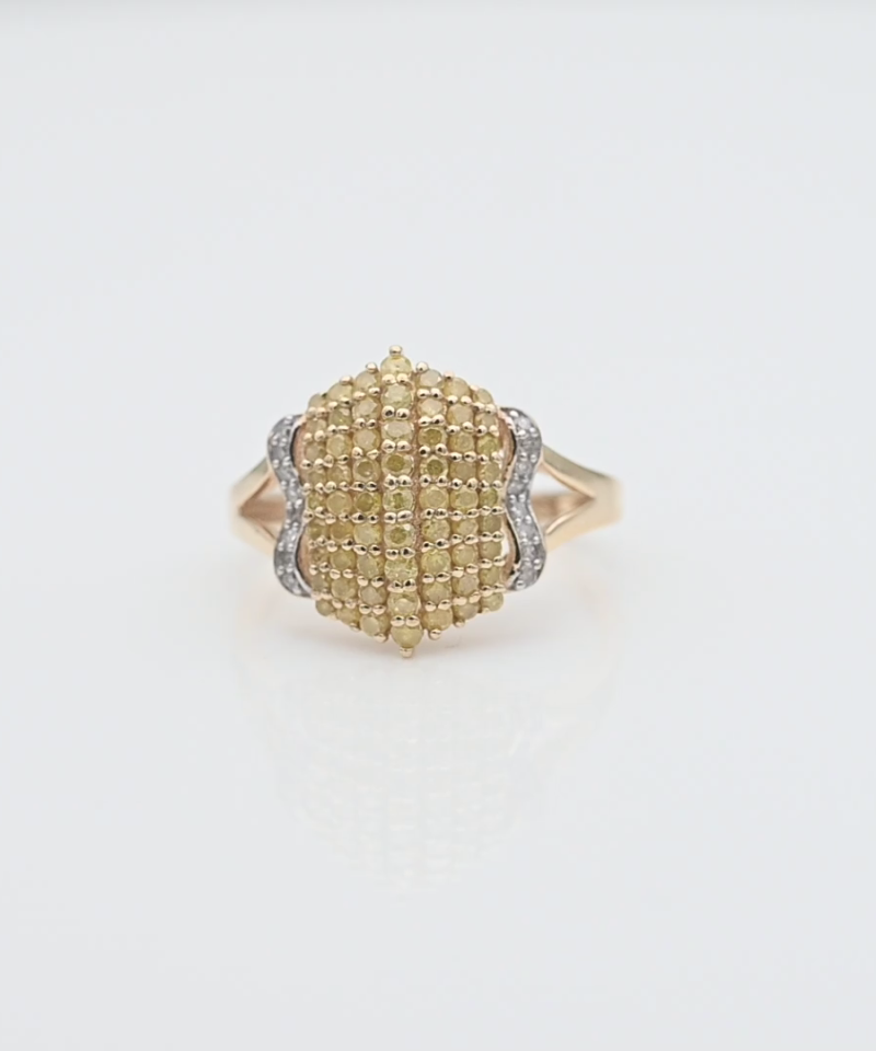 טבעת וינטאג משובצת יהלומים צהובים ולבנים - מק"ט 34655, זהב 10K